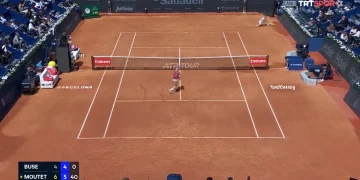 Corentin Moutet amuse la galerie sur balle de match