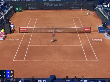 Corentin Moutet amuse la galerie sur balle de match