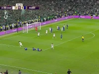 Trois joueurs se percutent dans une combinaison