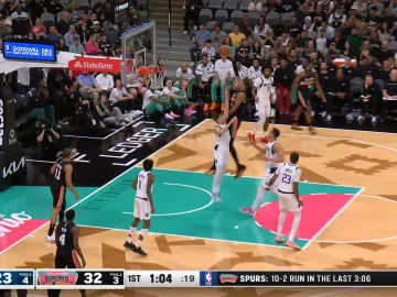 Wemby humilie son adversaire