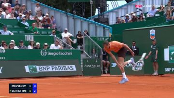 Medvedev brise une raquette