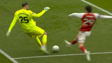 Gigio Donnarumma vient de commettre une bourde mémorable contre Arsenal