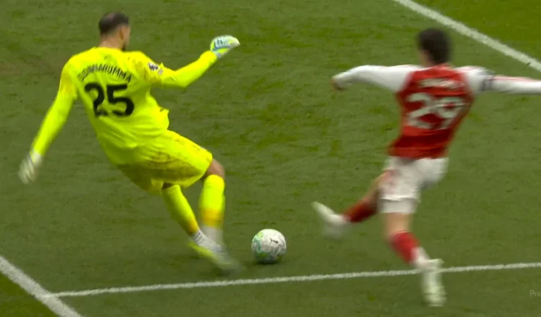 La boulette HISTORIQUE de Gigio Donnarumma dans le match pour le titre