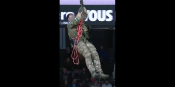 Coup d'envoi retardé car un militaire est resté bloqué