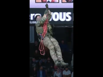 Coup d'envoi retardé car un militaire est resté bloqué