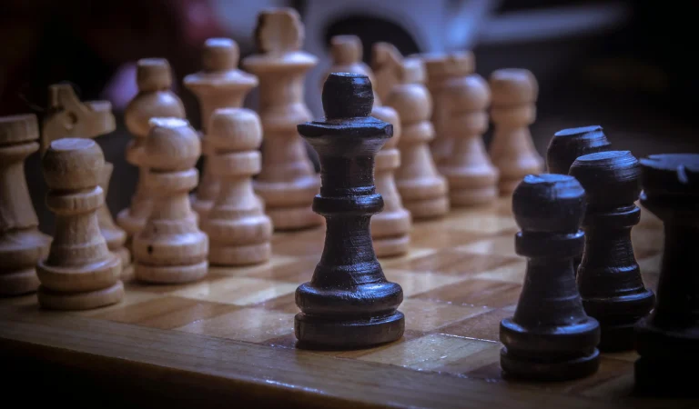 Échecs | Il réfléchit 67 minutes pour jouer la boulette de la décennie