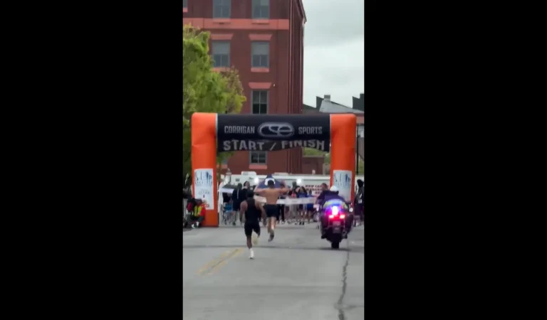 Marathon | Il célèbre sa victoire trop tôt, et se fait doubler sur la ligne d&rsquo;arrivée