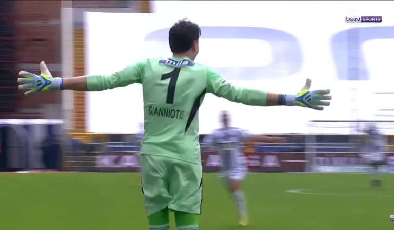 Football | Il marque le but de l&rsquo;année, mais sans faire exprès