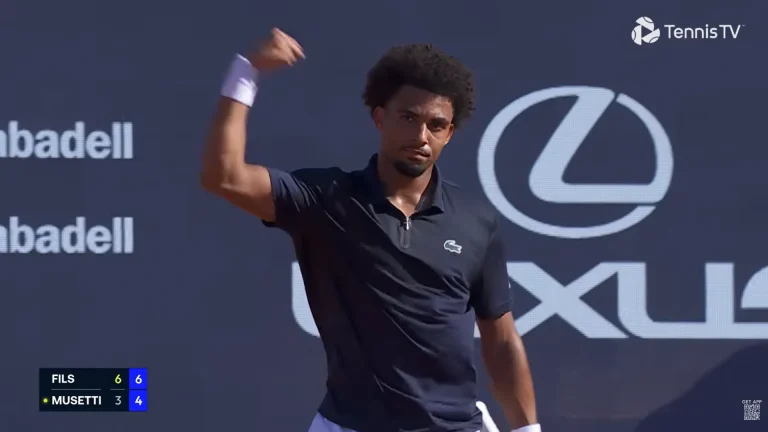 Arthur Fils pousse le bouchon loin à Barcelone