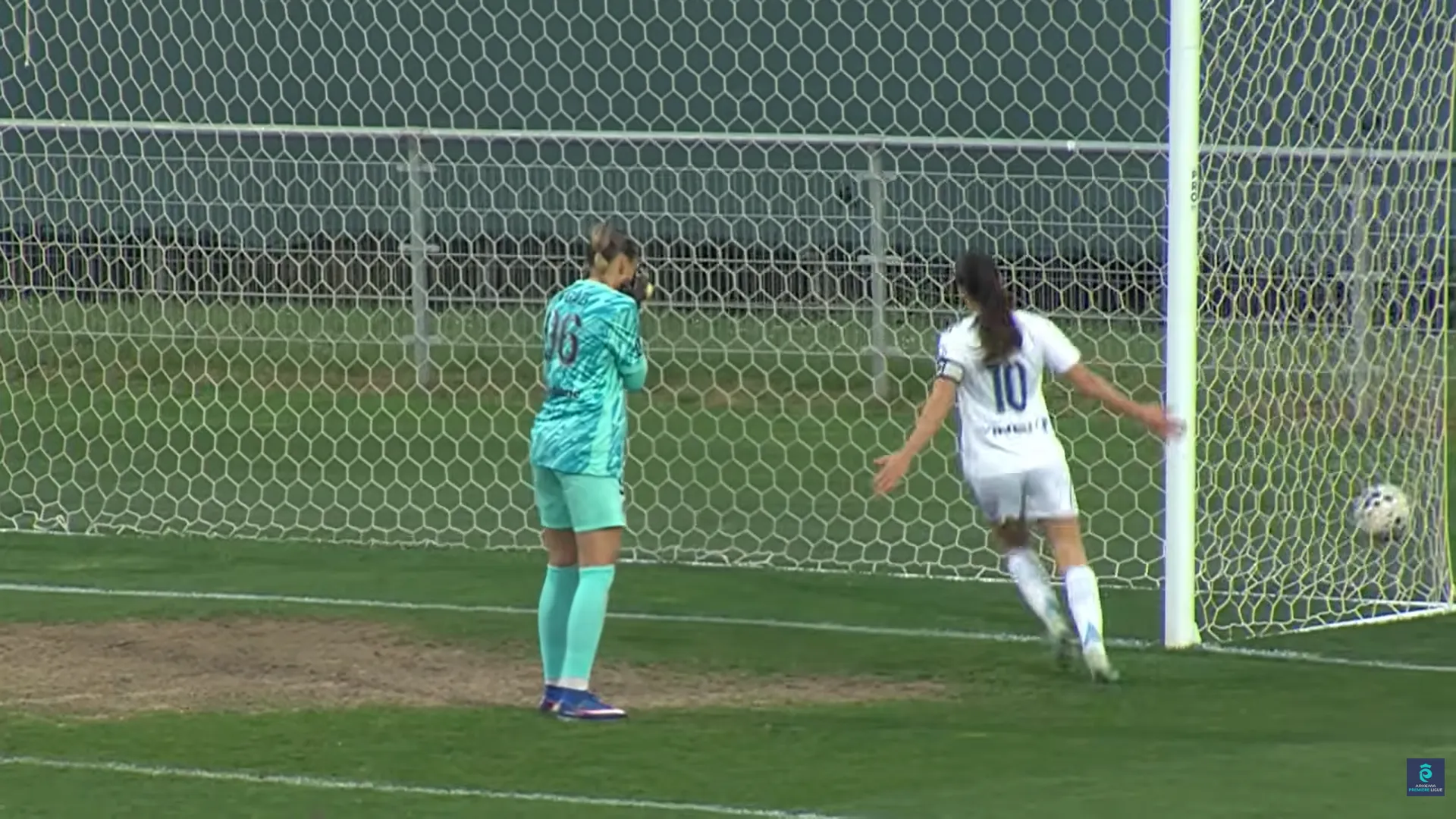 Football | La bourde collector de Chloé N’Gazi avec Montpellier
