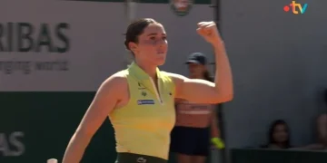 Elsa Jacquemot remporte le premier set des Françaises à Roland-Garros