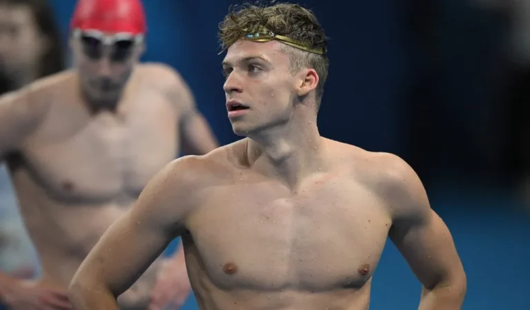 Léon Marchand remporte 2 courses en 28 minutes chrono