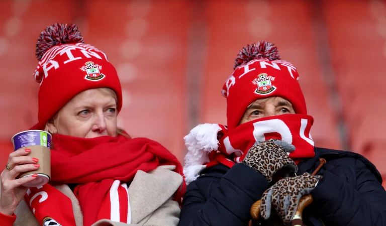 Les fans de Southampton achètent des billets pour la finale, leur clim est immense