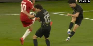 On sait pourquoi il n'y a pas eu de main sifflée contre le PSG