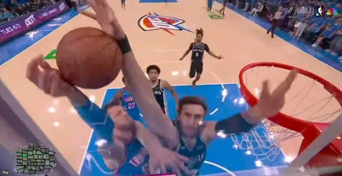 Luke Kornet vole la vedette à Wemby