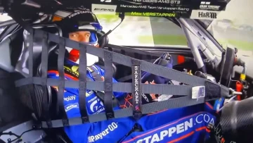 Max Verstappen a décidé d'utiliser l'herbe pour dépasser