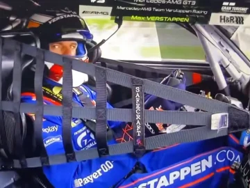 Max Verstappen a décidé d'utiliser l'herbe pour dépasser