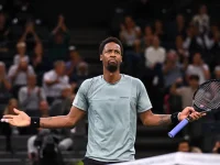 Gaël Monfils remporte son premier match de tennis contre Novak Djokovic