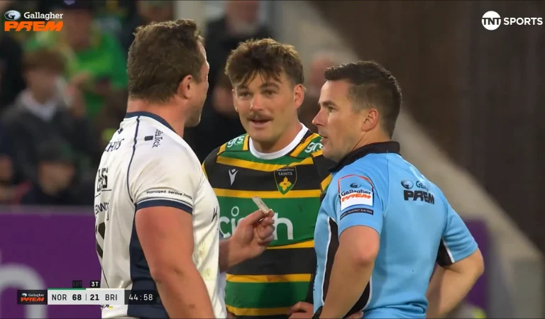 Rugby | Il pense avoir perdu une dent, mais la retrouve dans un endroit insolite
