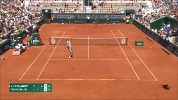 Smash raté à Roland-Garros