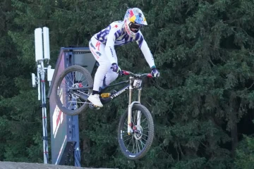 Loïc Bruni rate la victoire de peu en VTT