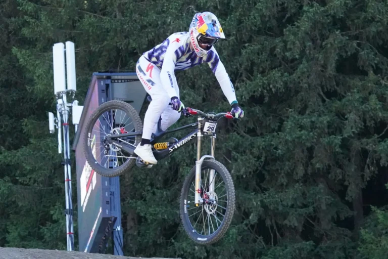 Loïc Bruni rate la victoire de peu en VTT