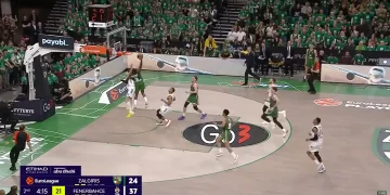 Sylvain Francisco vient de claquer le dunk de l'année