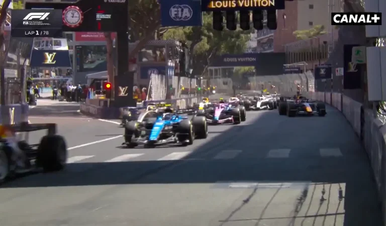 F1 | Le départ d&rsquo;ores et déjà iconique de Verstappen à Monaco