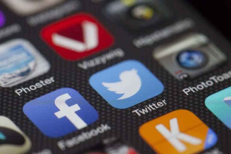 Le Test Cédric vu des réseaux sociaux