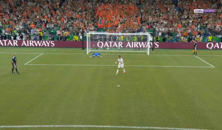 Le loupé déjà mythique du gardien néerlandais face au Maroc en Coupe du monde