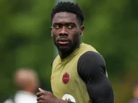 Un fan ne reconnait pas Alphonso Davies