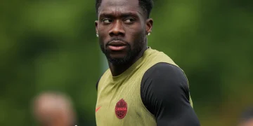 Un fan ne reconnait pas Alphonso Davies