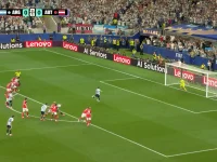 Lionel Messi rate un pénalty contre l'Autriche