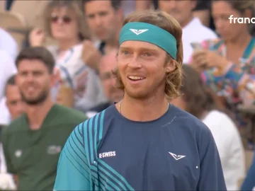 Andrey Rublev a oublié ses raquettes à Roland-Garros