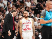 Mike James dispute la finale avec Monaco