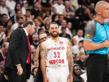 Mike James dispute la finale avec Monaco