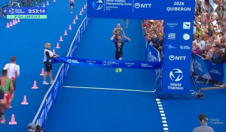 2 Portugais vs 1 Français : le finish surréaliste du triathlon de Quiberon !