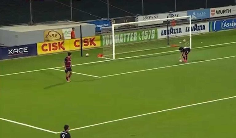La boulette d&rsquo;ores et déjà mythique de ce joueur qui coûte la qualif à son équipe
