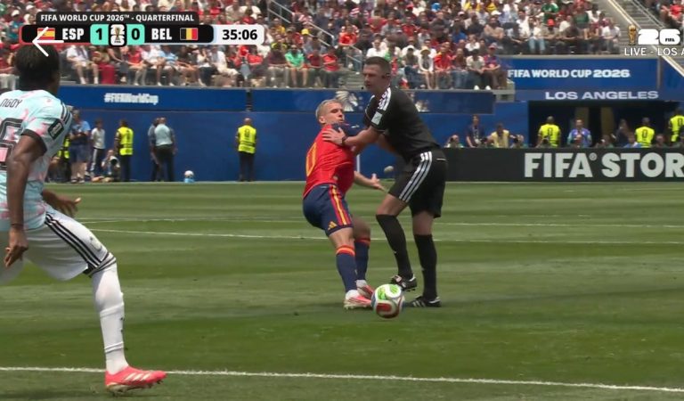 La collision hilarante entre l&rsquo;arbitre et un joueur lors de Belgique – Espagne