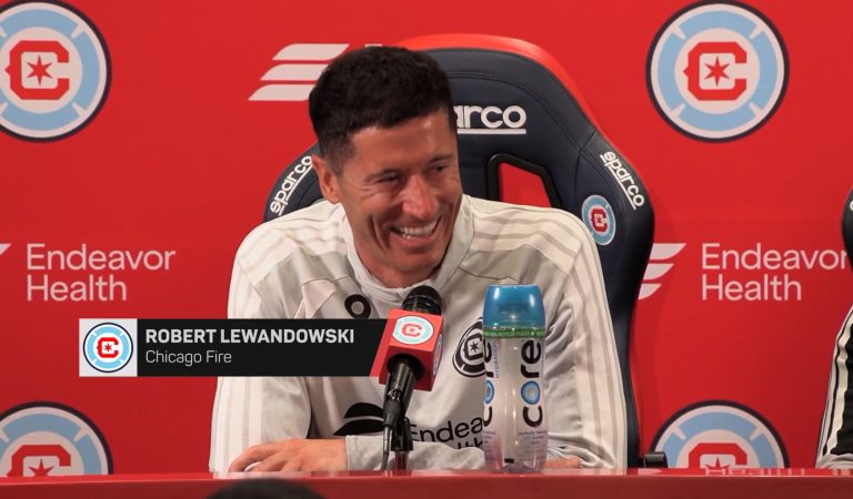 La conférence de presse déjà légendaire de Lewandowski avec son nouveau club