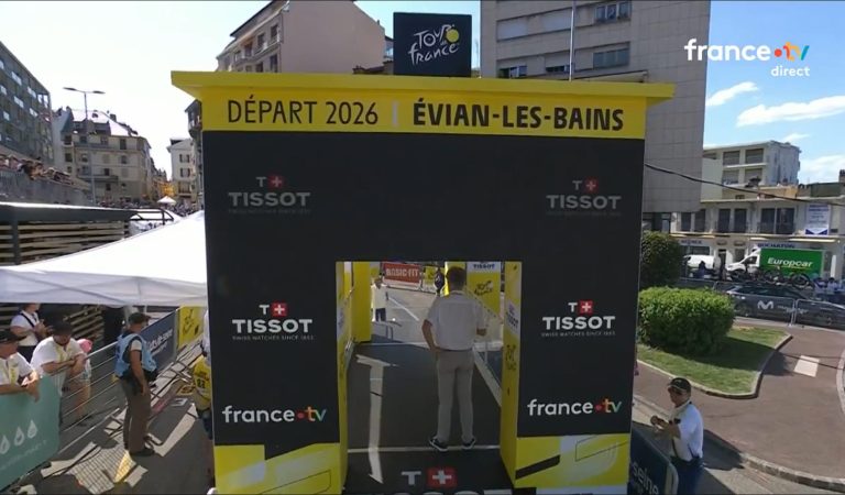 La boulette irréelle de Thymen Arensman, en retard pour le chrono du Tour de France