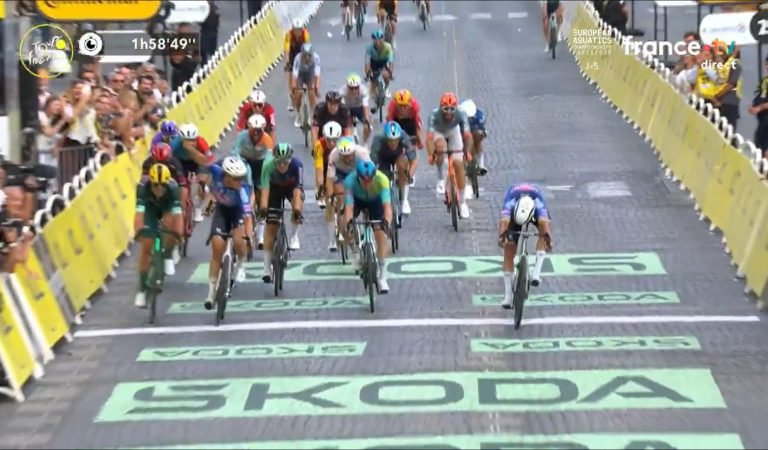 Le finish surhumain du Tour de France sur les Champs-Élysées !