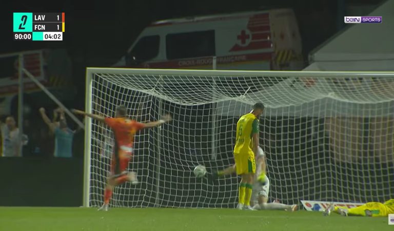 L&rsquo;erreur sublime du FC Nantes à la dernière minute qui lui permet d&rsquo;être dernier de Ligue 2