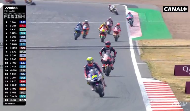 Moto | Il célèbre sa victoire en pensant avoir gagné, mais la course n&rsquo;est pas finie