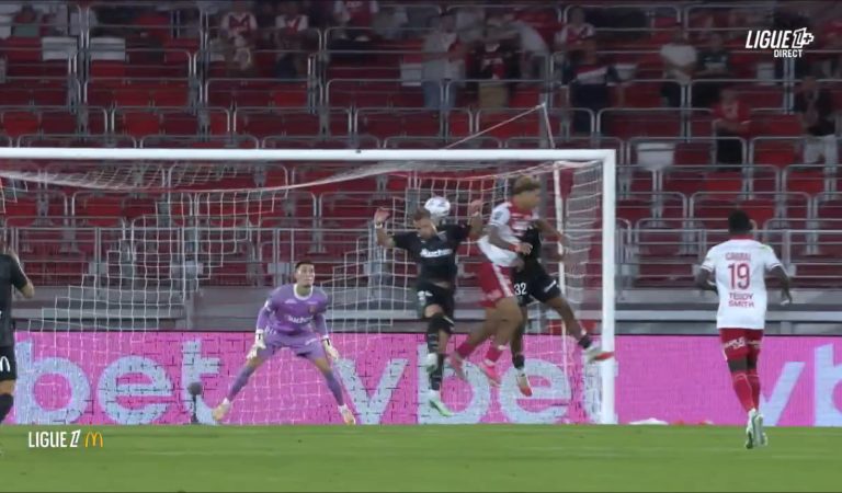 Le but contre son camp renversant de Jonathan Gradit avec le RC Lens