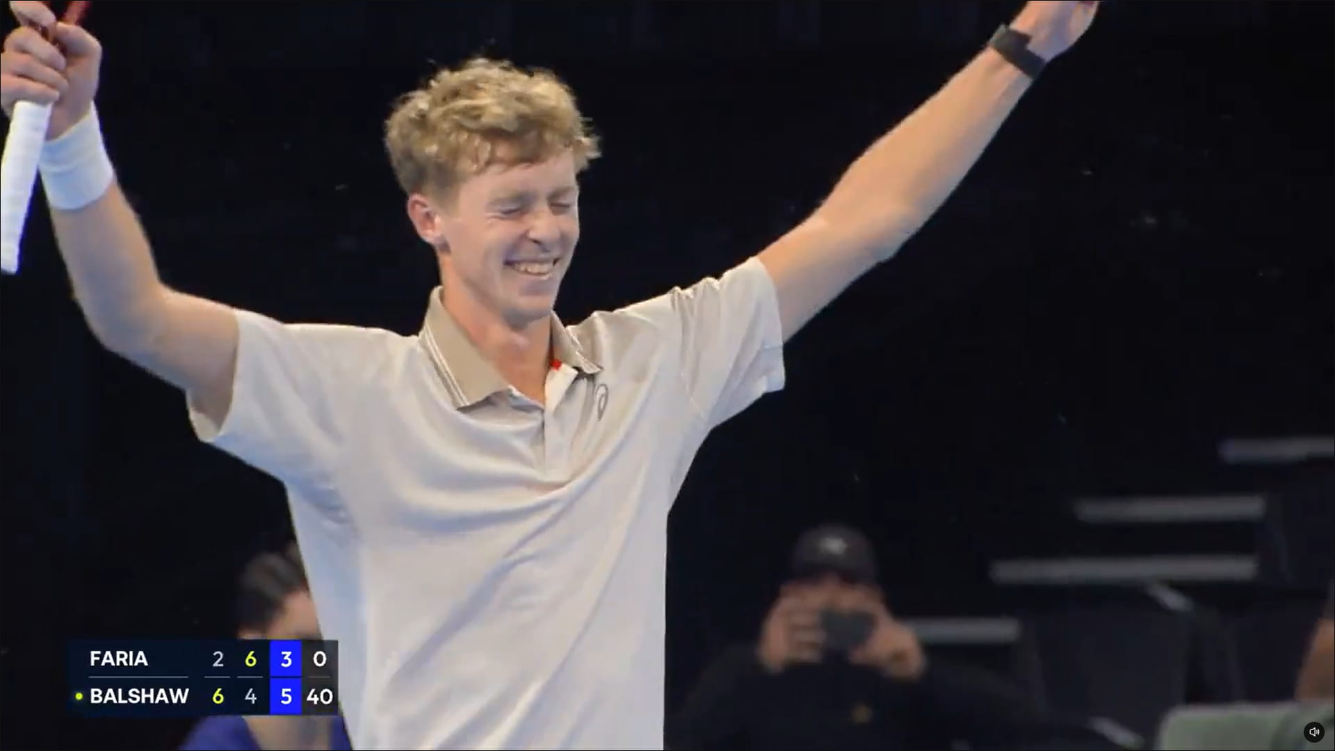 Un prodige de 20 ans continue de faire sombrer le tennis français