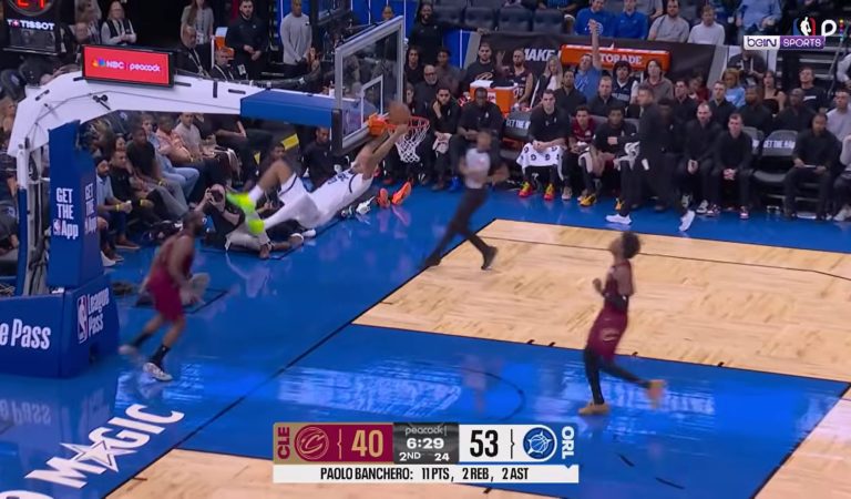 Il marque un panier qu&rsquo;il annule lui-même : ce Français affole toute la NBA