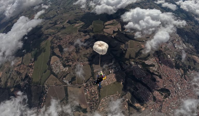 Les Bleus prennent de haut la France aux Mondiaux de parachutisme