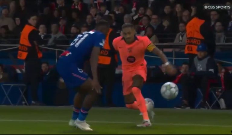 PSG – Barça | Le geste technique exceptionnel de Raphinha qui termine en tribunes