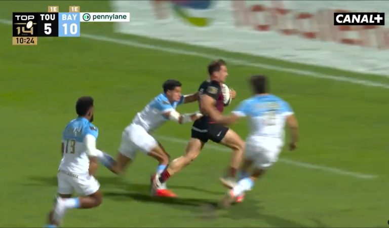 L&rsquo;essai venu d&rsquo;ailleurs d&rsquo;Antoine Dupont, seul face à toute la défense adverse